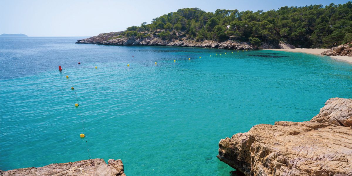 Un paseo hasta las playas hermanas de Cala Salada y Cala Saladeta