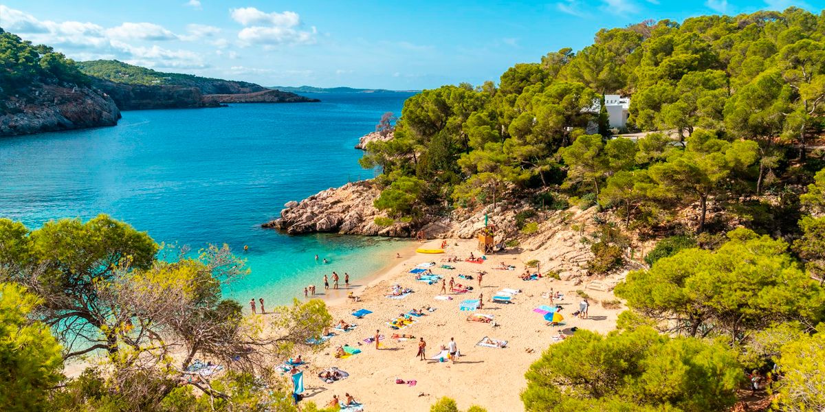 Las 10 mejores playas de Ibiza para disfrutar de un refrescante chapuzón