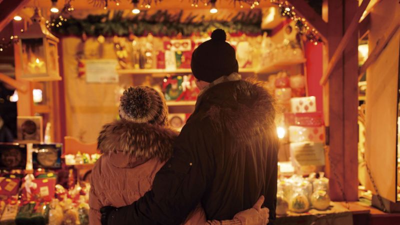 Couple looking at the Christmas market in Ibiza